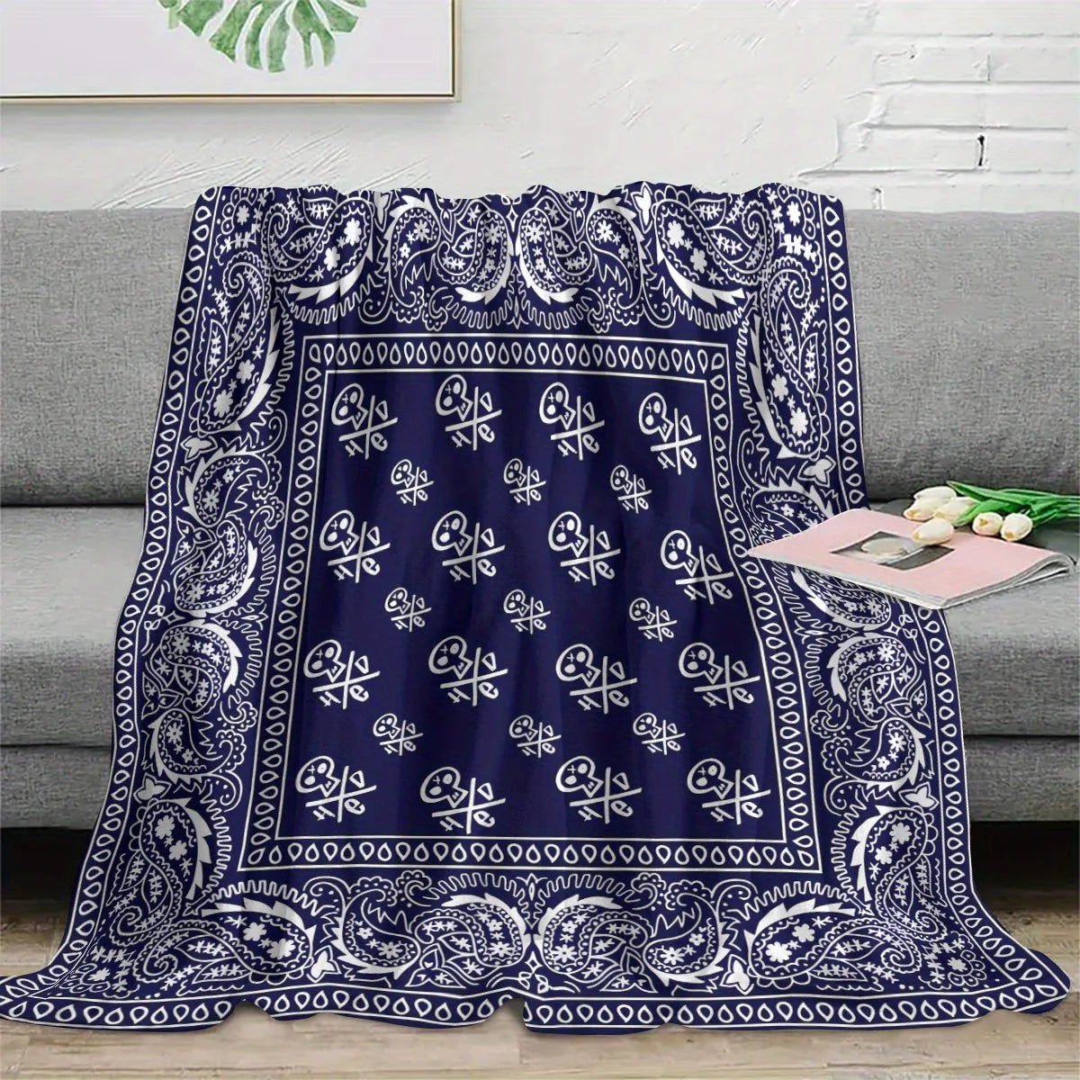 Carpet Pattern Flannel Blanket - Soft and warm, suitable for sofas, beds, and camping, perfect as a holiday gift for boys and gi
