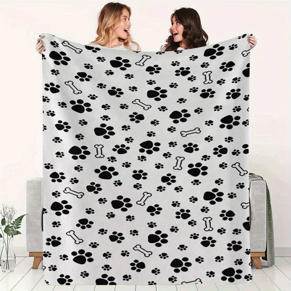 Dog Paw Pattern Flannel Gift Blanket, Soft and Comfortable Polyester Nap Throw for Sofa, Bed, Office Air Conditioning, Travel