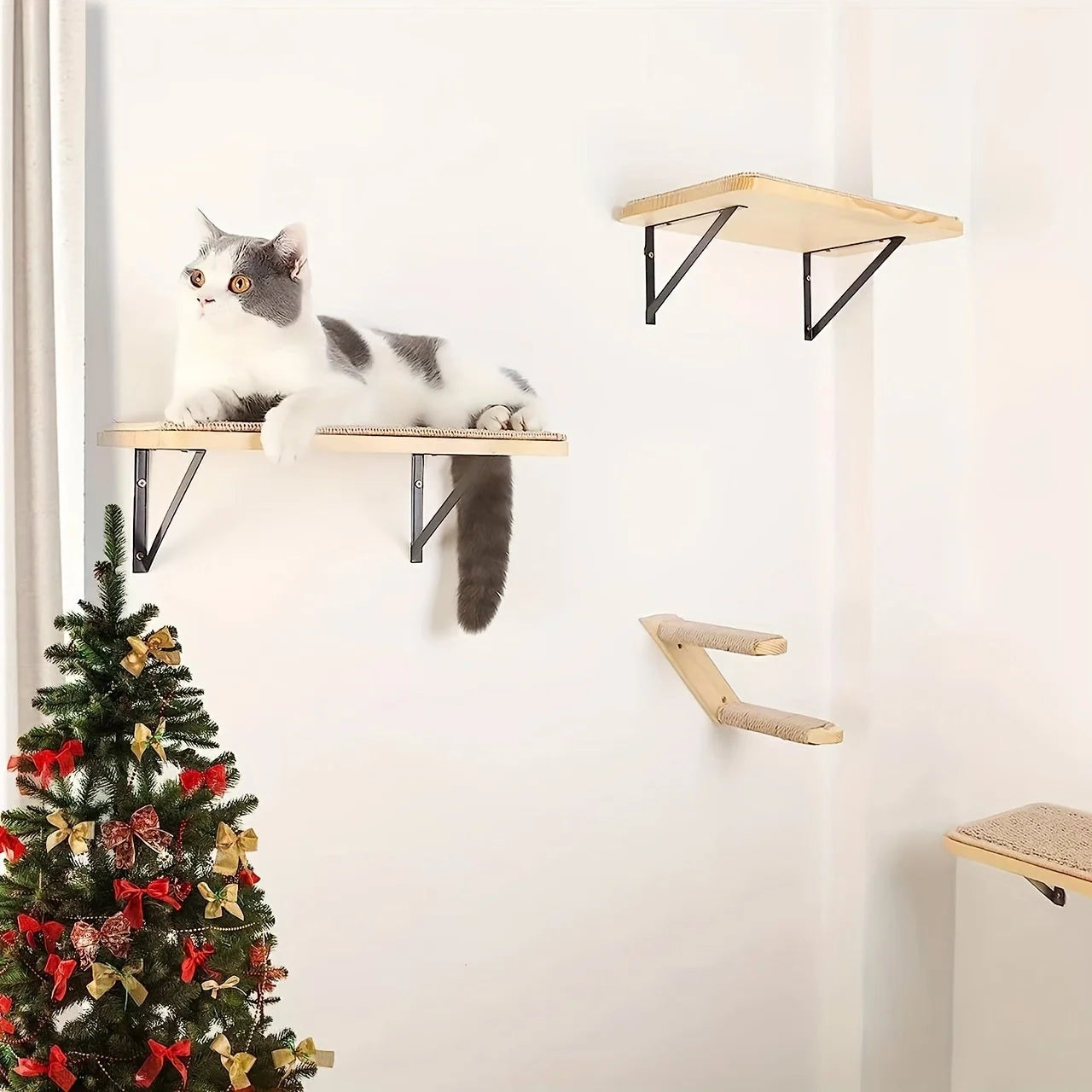Solid wood cat climbing frame is wear-resistant and does not fall debris. It occupies an area of small sisal pads, cat pads one