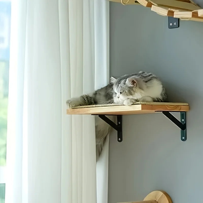 Solid wood cat climbing frame is wear-resistant and does not fall debris. It occupies an area of small sisal pads, cat pads one