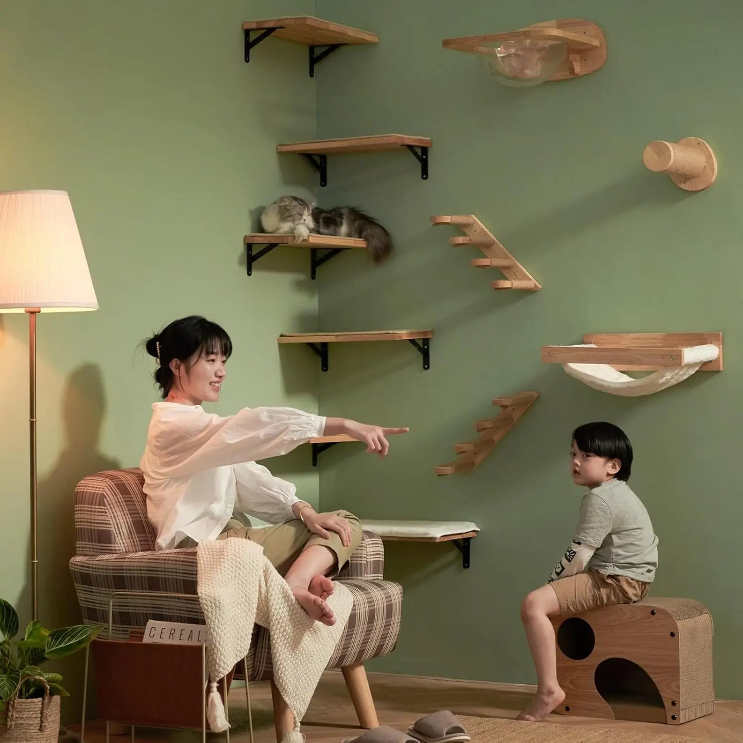 Solid wood cat climbing frame is wear-resistant and does not fall debris. It occupies an area of small sisal pads, cat pads one