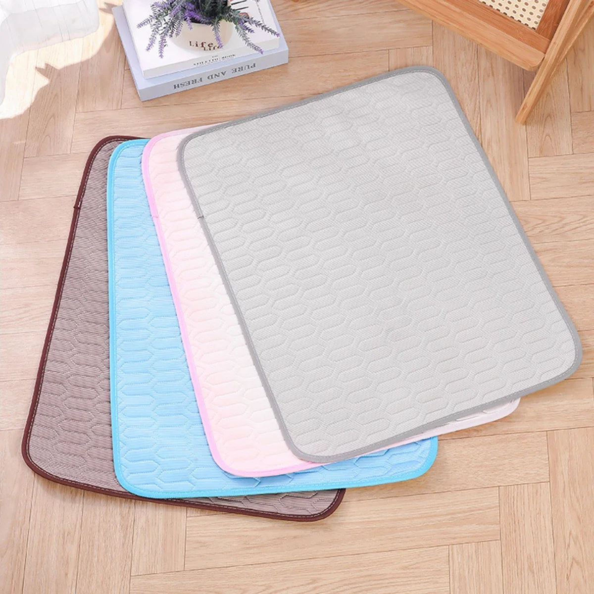 Ice Silk Pet Bed Mat Soft Cat Sleeping Mat Cool Dog Latex Floor Mat Antislip Cat Cool Mat Cheap Pet Sofa Cushion in Summer